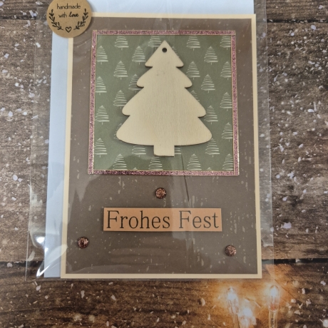 Weihnachtskarte mit Tannenbaum aus Holz