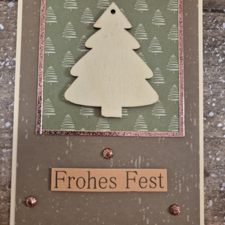 Weihnachtskarte mit Tannenbaum aus Holz