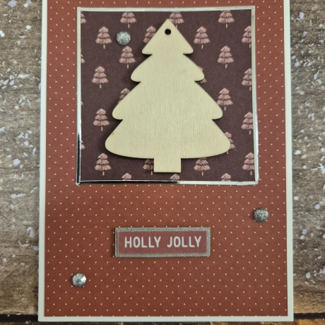 Weihnachtskarte mit Tannenbaum aus Holz