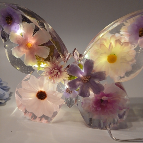 Epoxidharz Schmetterling beleuchtet