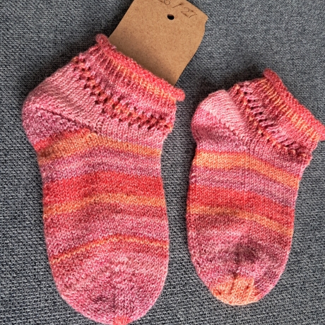 Kindersocken Gr. 26/27 Rollrand / Lochmuster / rot-orange-rosa