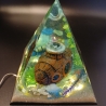 Epoxidharz Pyramide Taucher mit Schatztrue beleuchtet