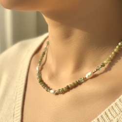 Zarte Jade Kette – Süßwasserperlen AA+ (4 mm)