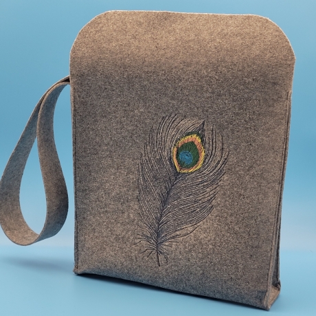 Schultertasche aus Nadelfilz