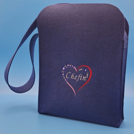 Schultertasche aus Nadelfilz