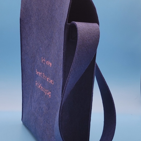 Schultertasche aus Nadelfilz
