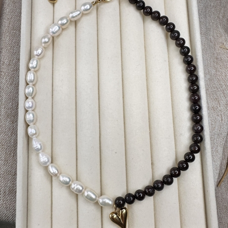 Granate Halskette mit Süßwasserperlen & Herz