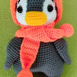 Amigurumi: Pinguin mit Mütze und Schal