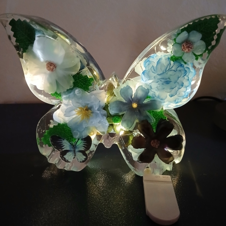 Epoxidharz Schmetterling beleuchtet