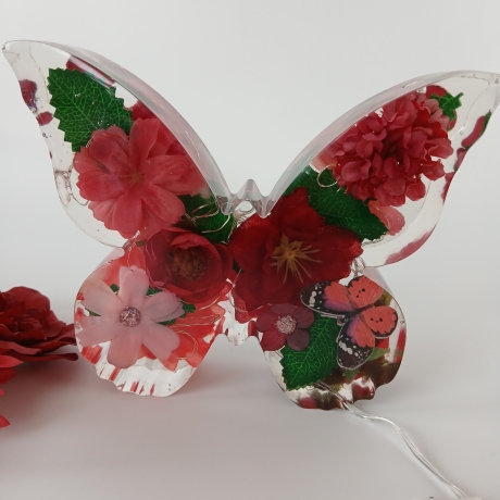 Epoxidharz Schmetterling beleuchtet