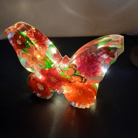Epoxidharz Schmetterling beleuchtet