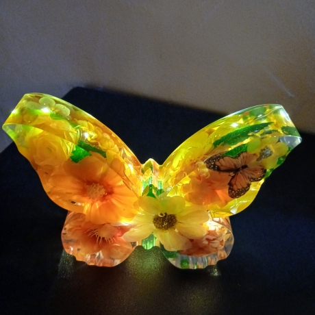 Epoxidharz Schmetterling beleuchtet