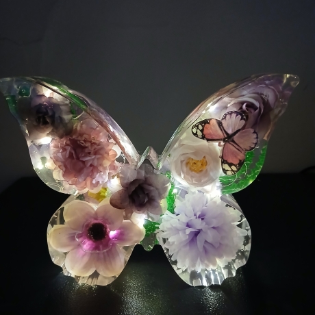 Epoxidharz Schmetterling beleuchtet