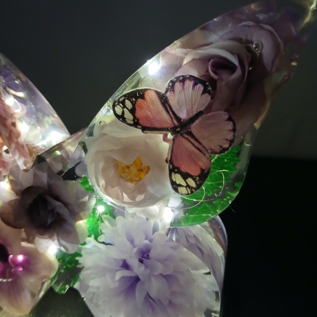 Epoxidharz Schmetterling beleuchtet