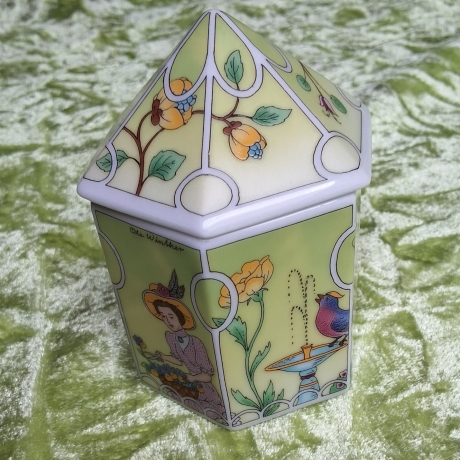 Im Garten - Erlebnisreise auf Porzellan - Porzellandöschen