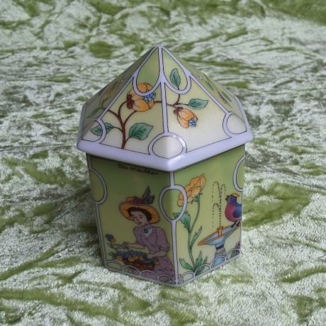 Im Garten - Erlebnisreise auf Porzellan - Porzellandöschen