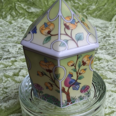 Im Garten - Erlebnisreise auf Porzellan - Porzellandöschen