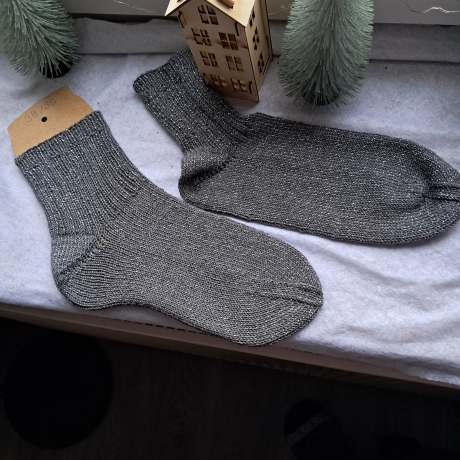 Socken Gr. 38/39 / handgestrickt / Glitzerfaden / grau