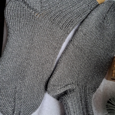 Socken Gr. 38/39 / handgestrickt / Glitzerfaden / grau
