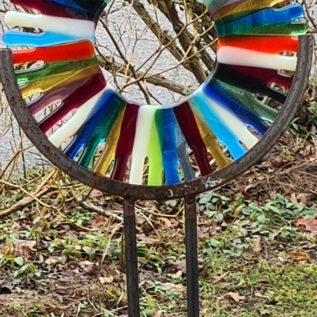 Gartenstecker kunterbunt aus Glas und Metall