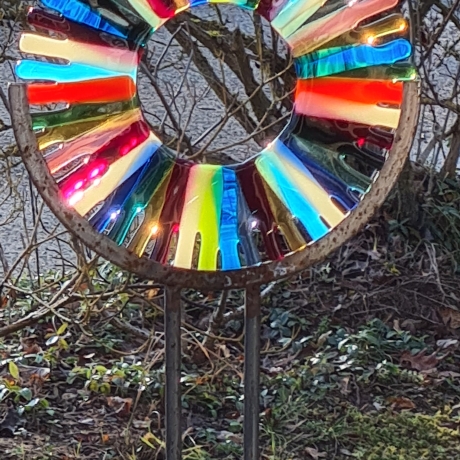 Gartenstecker kunterbunt aus Glas und Metall