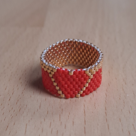 Ring aus Miyuki Delicas, gold/rot,Herz, Unikat