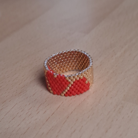 Ring aus Miyuki Delicas, gold/rot,Herz, Unikat