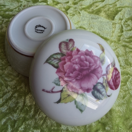 Klassische Schönheit ist zeitlos wie diese Pfingstrosen.