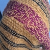 Asymetrisches Dreieckstuch - handgestrickt - mit Einstrickmuster