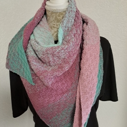 Asymmetrisch gestricktes Dreiecktuch 