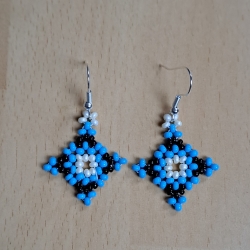 Ohrringe aus Perlen, blau/schwarz/creme, Handarbeit