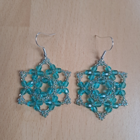 Ohrringe aus Perlen, smaragdgrün, Glasschliffp, Handarbeit