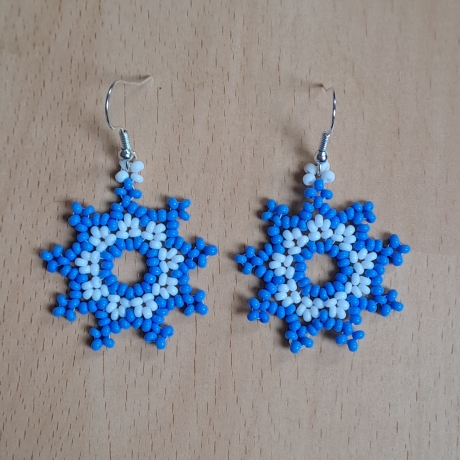 Ohrringe aus Perlen, blau/weiß, Handarbeit