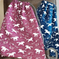 Turnbeutel aus Softshell mit reflektierenden Pferden