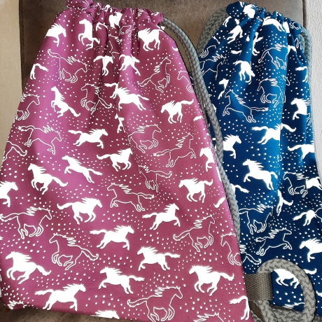 Turnbeutel aus Softshell mit reflektierenden Pferden