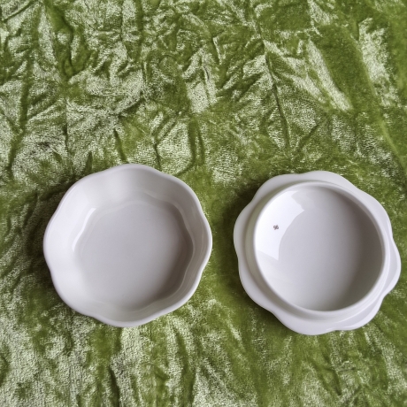 Zartes Blumenbouquet in Pastellfarben. Mirabelle. Goldrand