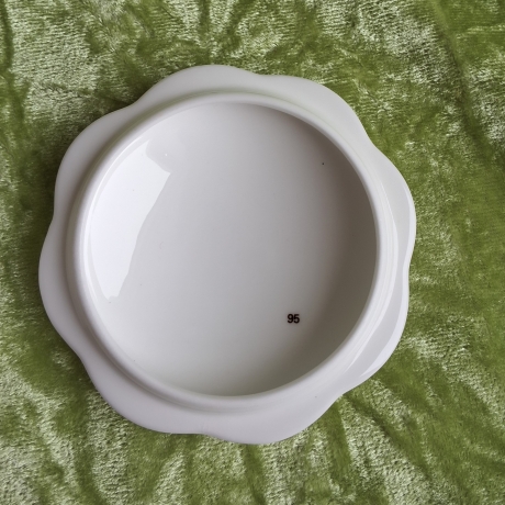 Zartes Blumenbouquet in Pastellfarben. Mirabelle. Goldrand