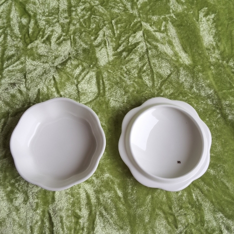 Zartes Blumenbouquet in Pastellfarben. Mirabelle. Goldrand