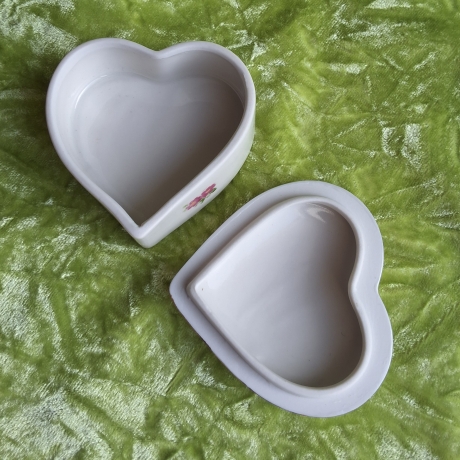 Romantisch - Herz mit Thüringer Landblumen. Goldrand.