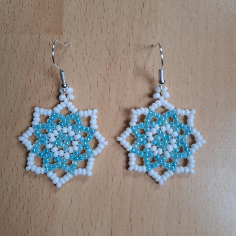Ohrringe aus Perlen, blau/weiß, Handarbeit