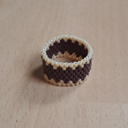 Ring aus Miyuki Delicas, braun/beige, Unikat