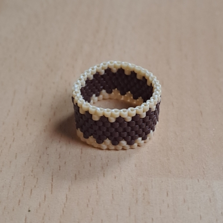 Ring aus Miyuki Delicas, braun/beige, Unikat