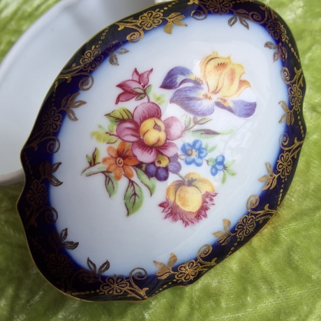 Thüringer Landblumen mit filigraner Goldspitze.