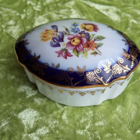 Thüringer Landblumen mit filigraner Goldspitze.