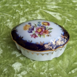 Thüringer Landblumen mit filigraner Goldspitze.