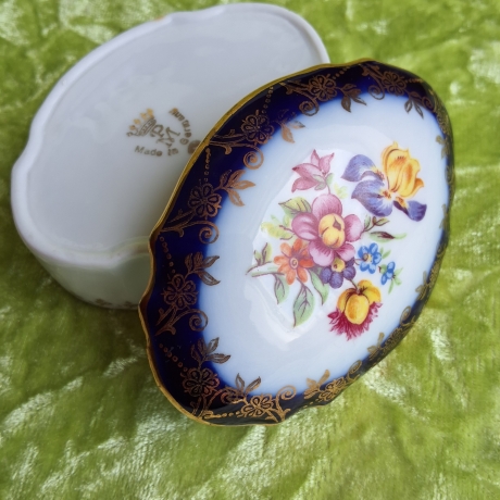 Thüringer Landblumen mit filigraner Goldspitze.