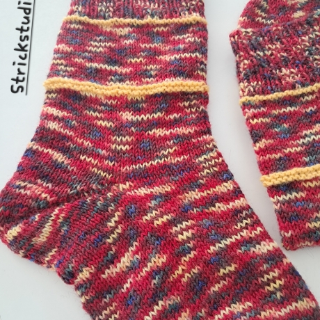 Socken  Gr. 40/41 - handgestrickt - rot / bunt