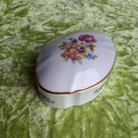 Zeitlos schön - Thüringer Landhausstil. Goldrand.