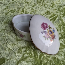 Zeitlos schön - Thüringer Landhausstil. Goldrand.