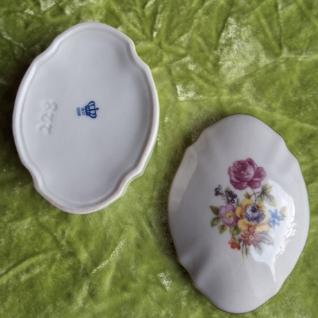 Zeitlos schön - Thüringer Landhausstil. Goldrand.